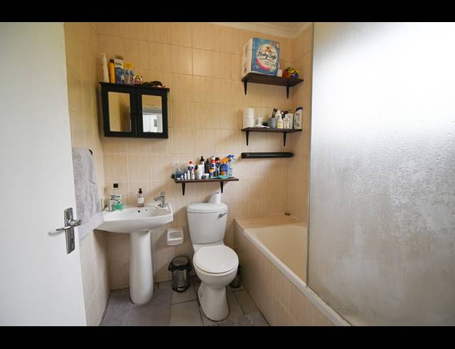 1 BEDROOM SIMPLEX FOR SALE IN THE WOLDS